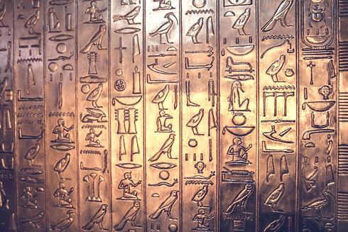 Des hiéroglyphes égyptiens.