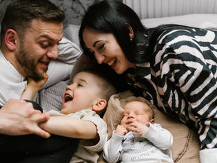 DOMOWA SESJA RODZINNA Z CHŁOPCAMI