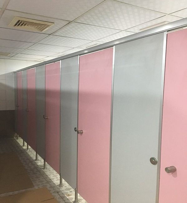 chống thấm nhà vệ sinh bằng vách ngăn vệ sinh compact