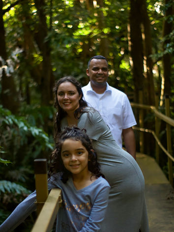 familia en bosque.JPG