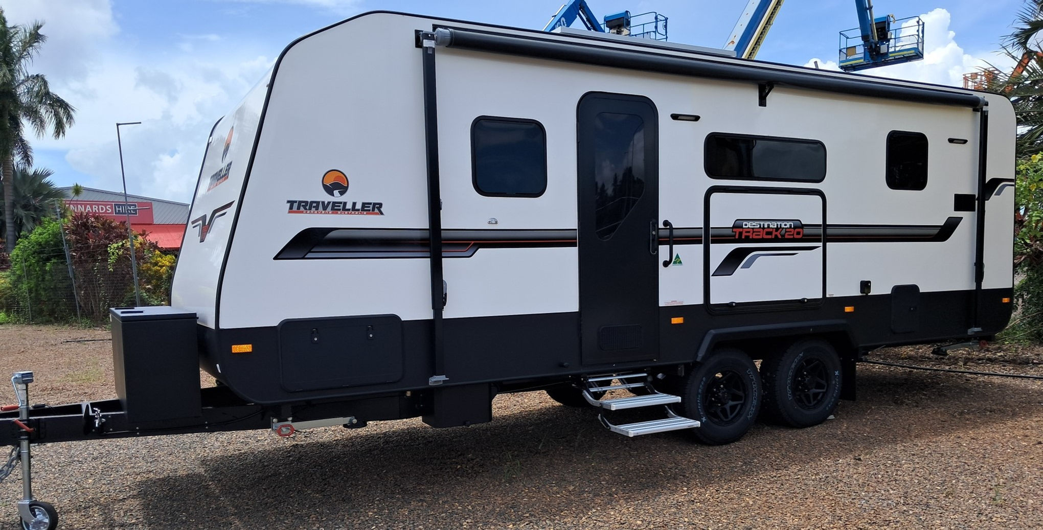 NEW STOCK - 20FT TRAVELLER TRACK TRIPLE BUNK CARAVAN