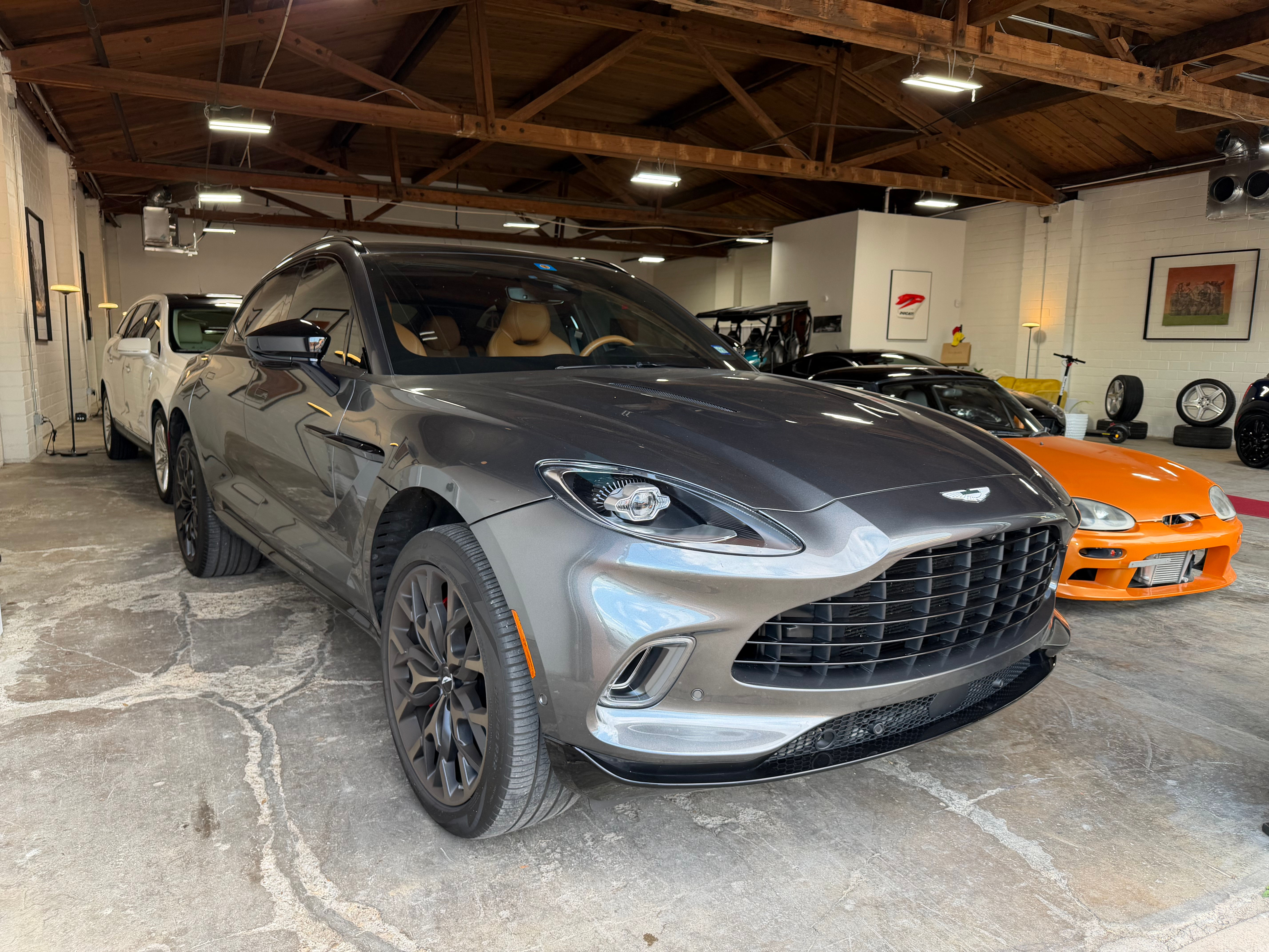 2021 Aston Martin DBX