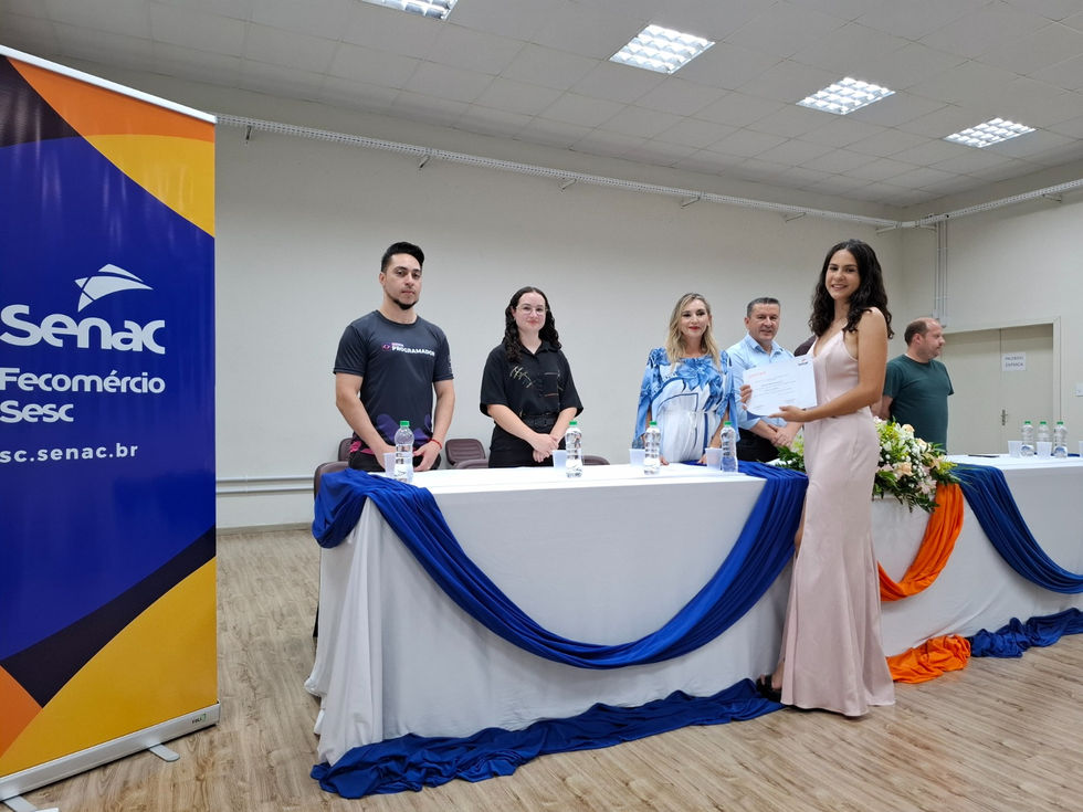 Formandos da turma 2025 de Assistente Administrativo, uma parceria entre SENAC Curitibanos e Herdeiros do Futuro.