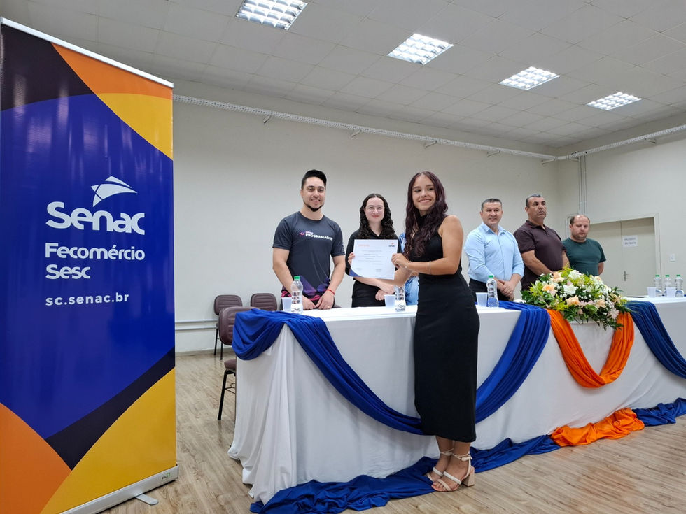 Formandos da turma 2025 de Assistente Administrativo, uma parceria entre SENAC Curitibanos e Herdeiros do Futuro.