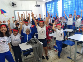 Gincana em comemoração ao dia das crianças na Escola Bento
