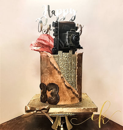 Vintage Camera Cake_edited.jpg