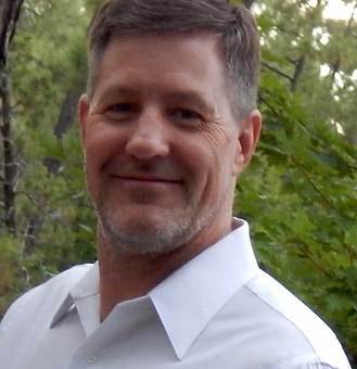 Linkedin Headshot Leo Huppert.jpeg