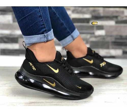 Nike Negro y Dorado