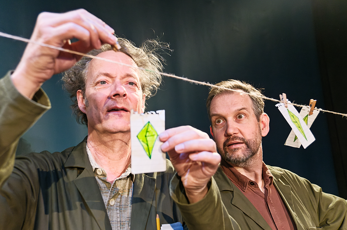 https___refleksion.dk_wp-content_uploads_2025_01_MedTiden-1-Teater-refleksion-foto-christo