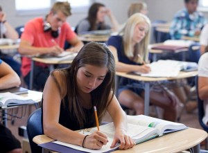 Chuck Norris – „Școlile publice nu sunt decât tabere seculare de îndoctrinare progresist