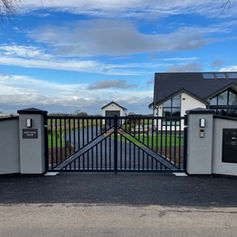 #02 Estate Gates | Artistic Metalica
Contact 01354 278506