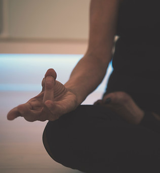 Yin Yoga à Bastille - Posture du Lotus.