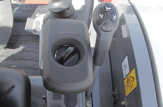 Miniaturbild: Minibagger Takeuchi TB235-2 gebraucht mit 38 Betriebsstunden und Zubehör in nahezu neuwertigem Zustand