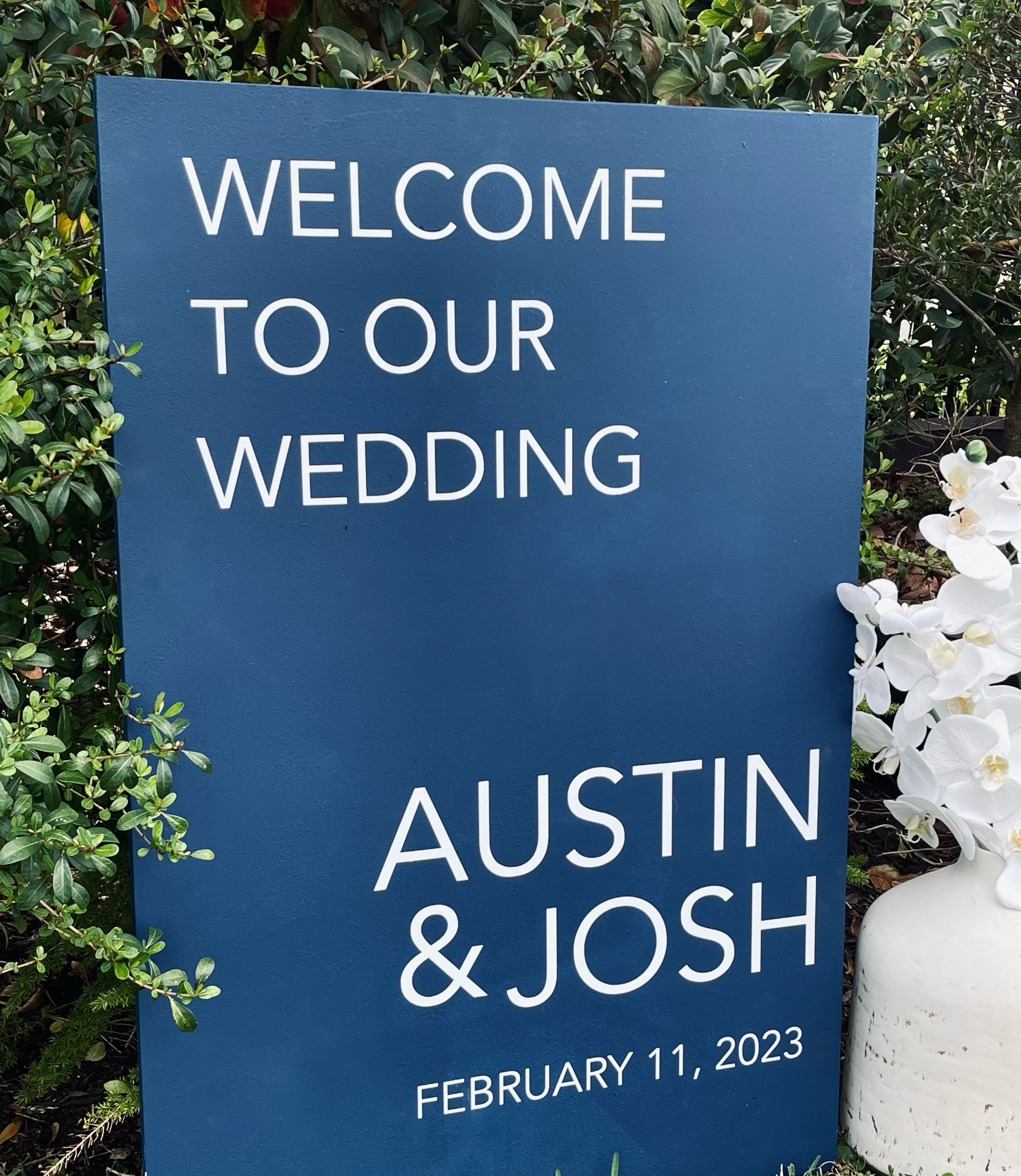 Navy Wood Slab Welcome Sign