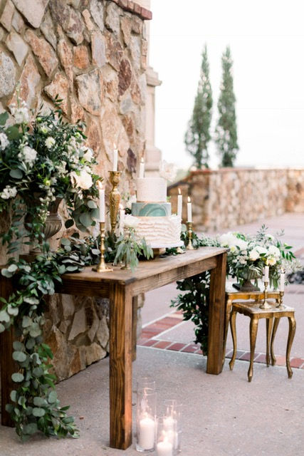Thumbnail: Farm Wood Sweetheart Table