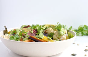 Salade Légumes d'hiver rôtis, avocat & sauce verte onctueuse