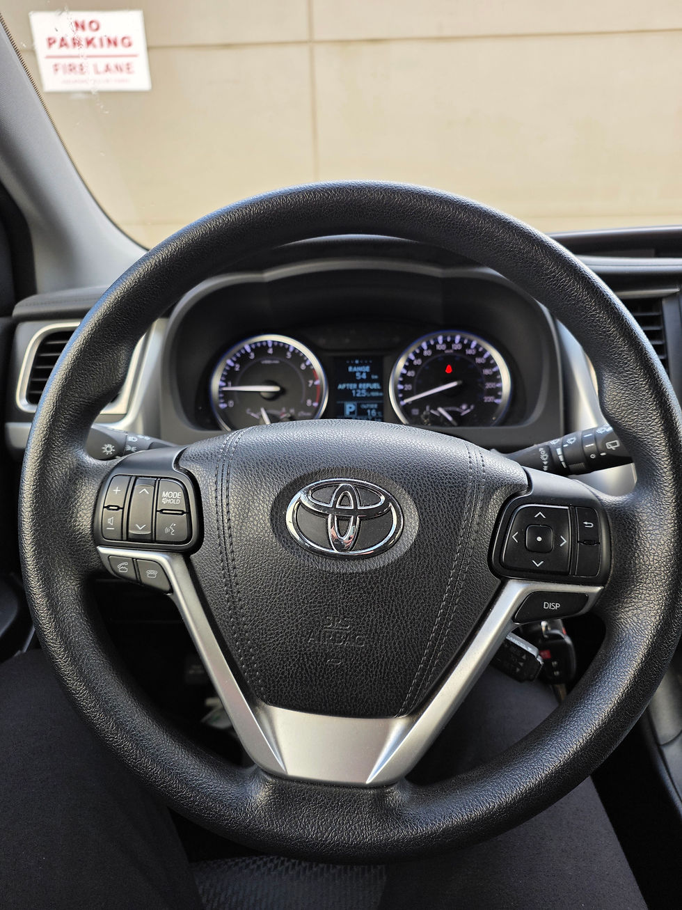 縮圖：2016 Toyota Highlander LE 7 Seater