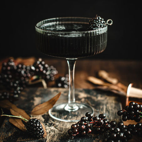 Cocktails with a Twist: Gothic-Inspired Drinks for Your Reception