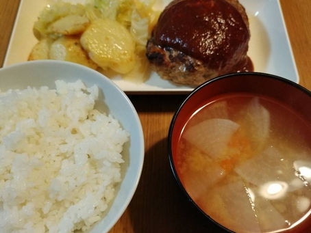 今夜はジャンボハンバーグ。厚さ２Cmはありますか。