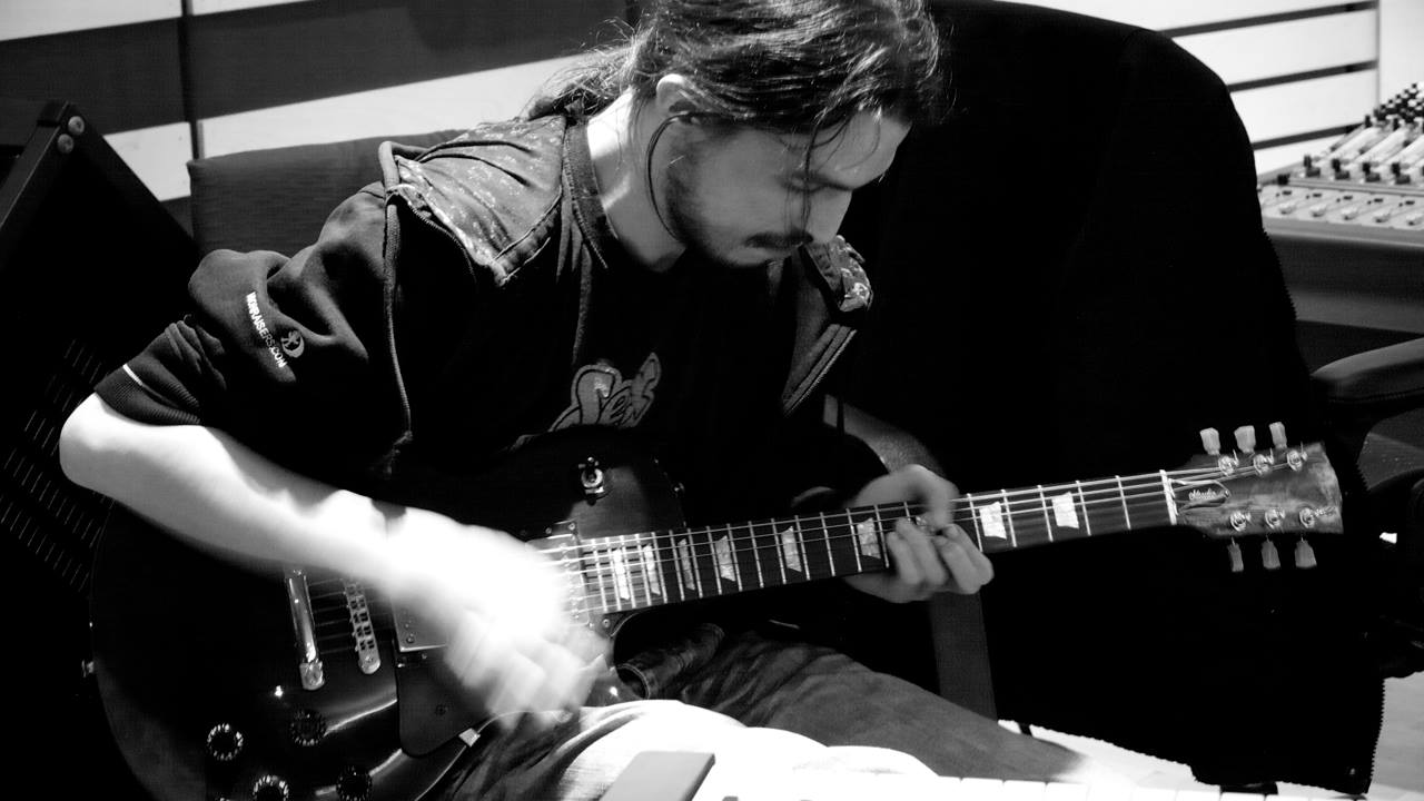 Thomas Chaillan and guitar.jpg