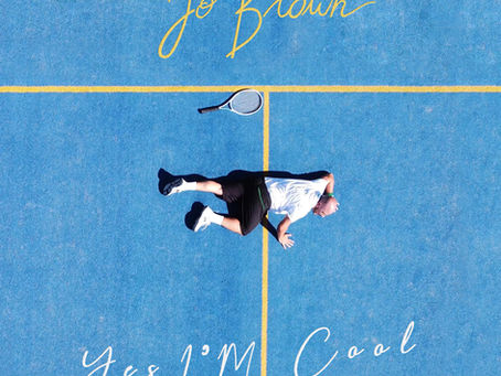 Recensione di “Yes I'm Cool” di Jo Brown