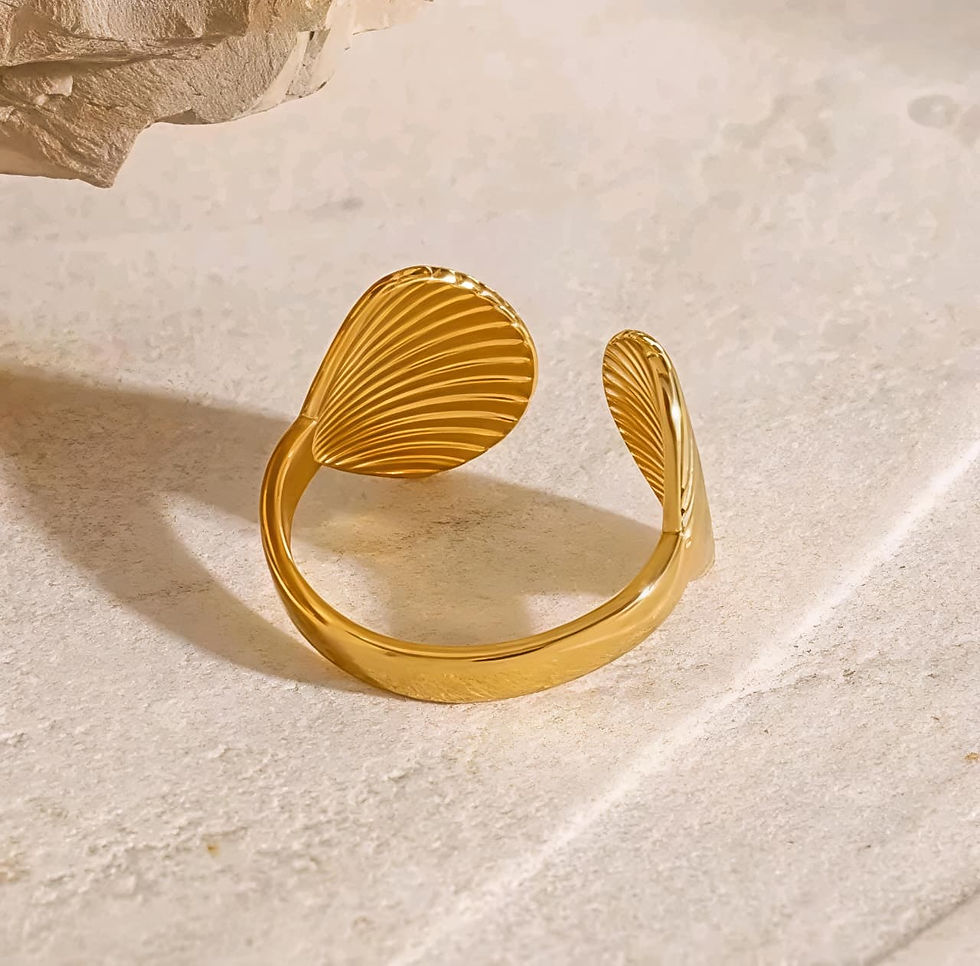 Gold seashell open ring