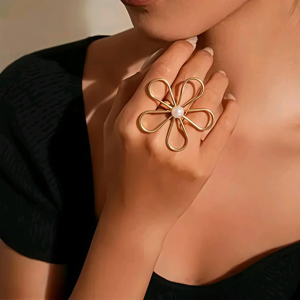 Gold flower ring with pearl