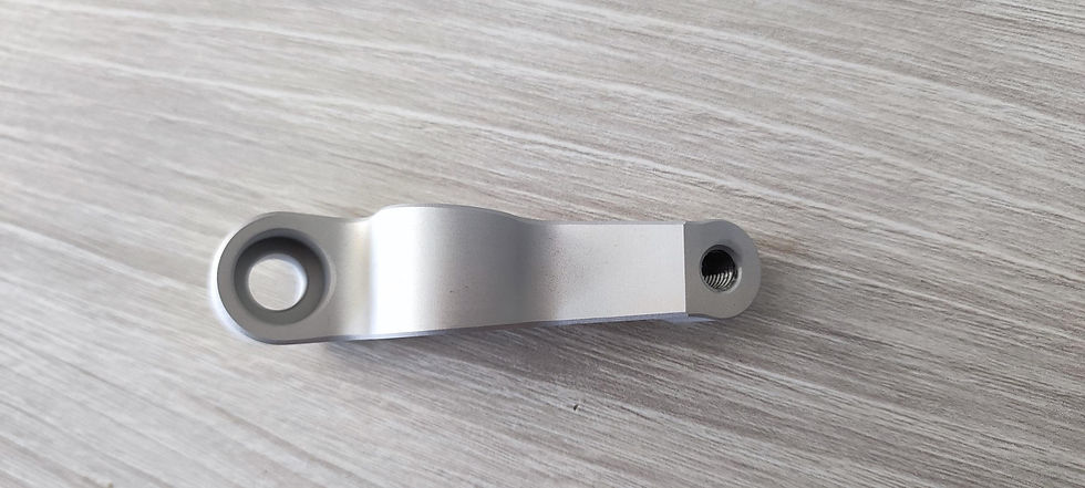 Miniature : patte carenage avec fixation pour amortisseur direction