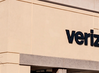 Verizon turns corner in Q4 with 217K postpaid phone net adds