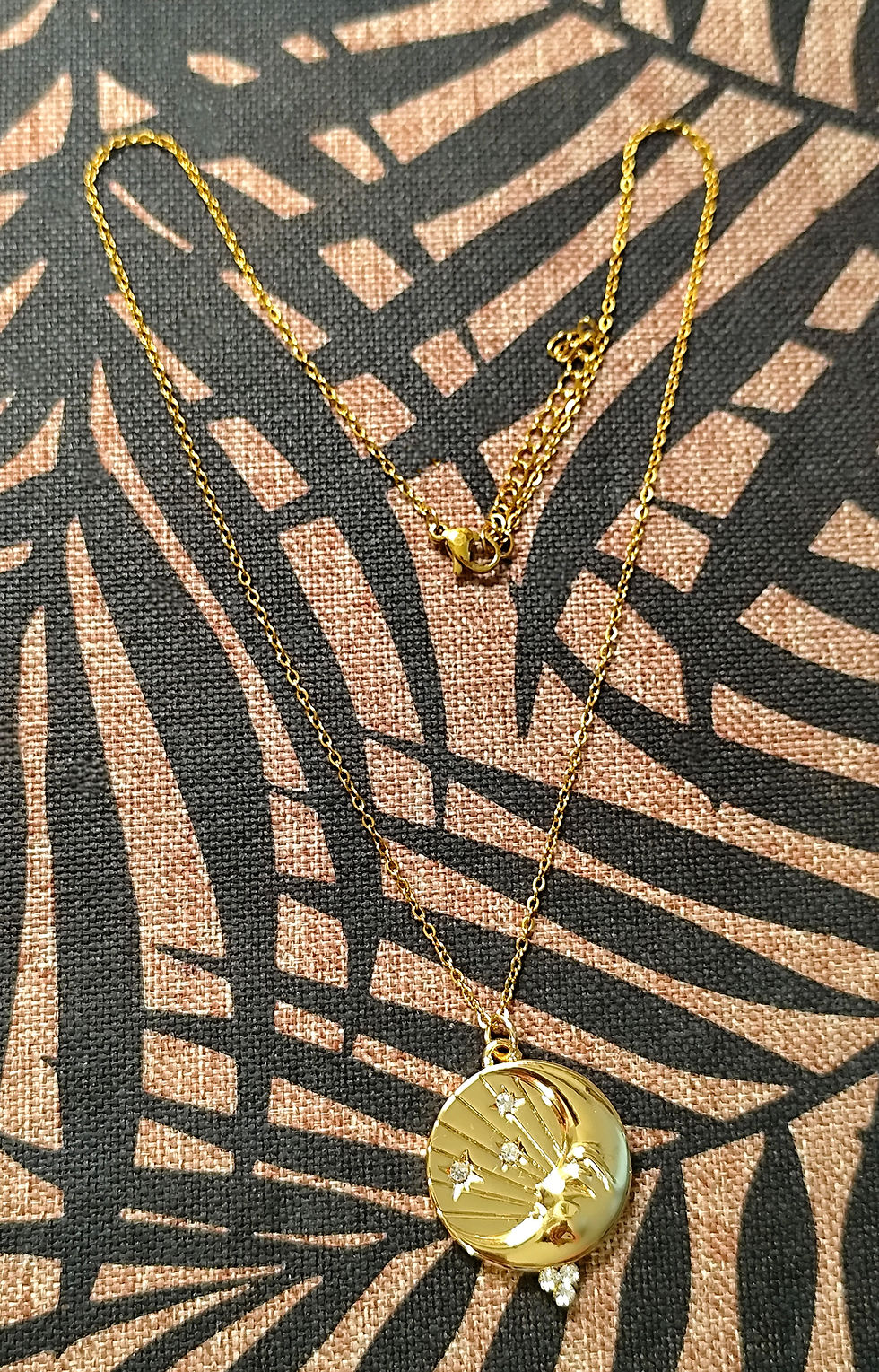 Miniature : GRI-GRI ou COLLIER MOON
