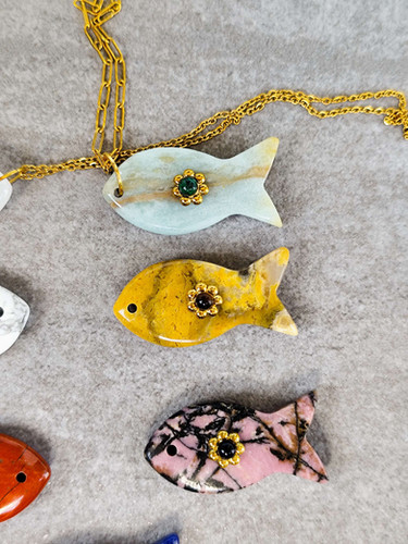 Pendentifs en pierres précieuses pour sculpture de poisson Pendentifs en pierres précieuses pour sculpture de poisson