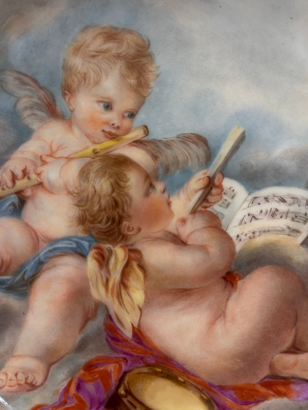 Miniature : Ancienne en assiette en porcerlaine début XIX eme aux Putti musiciens