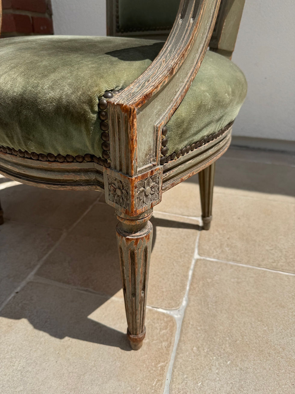 Miniature : Ancien fauteuil du XIX eme , style LouisXVI en noyer patiné