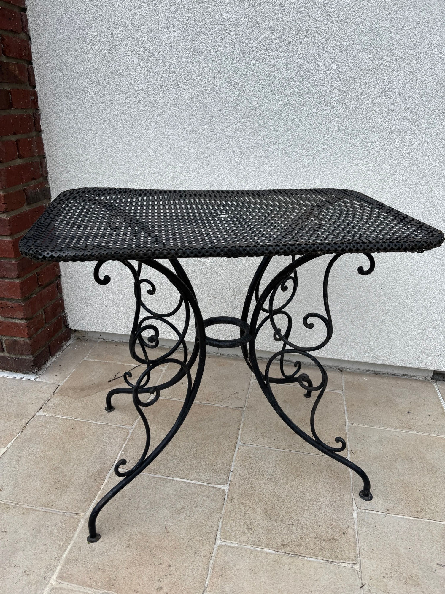 Ancienne table de jardin ou de presentation en fer forgé vers 1900
