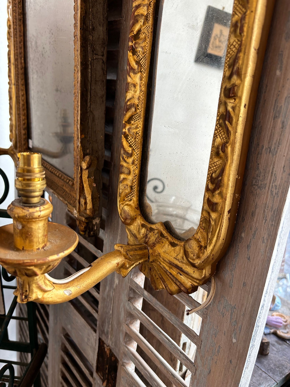Miniature : Ancienne paire de miroirs en bois doré et bras de lumière XIX eme