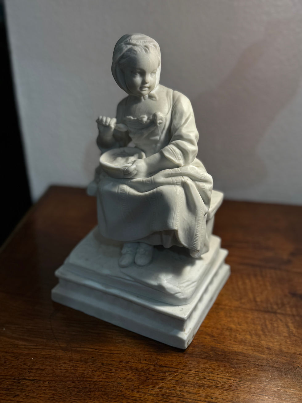Miniature : Ancien biscuit de porcelaine époque XIX : la mangeuse de bouillie