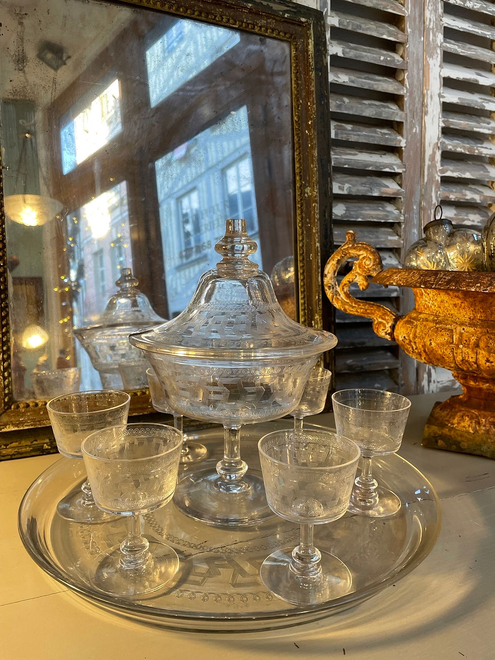 Ancien et joli petit service à punch en cristal gravé à la grecque