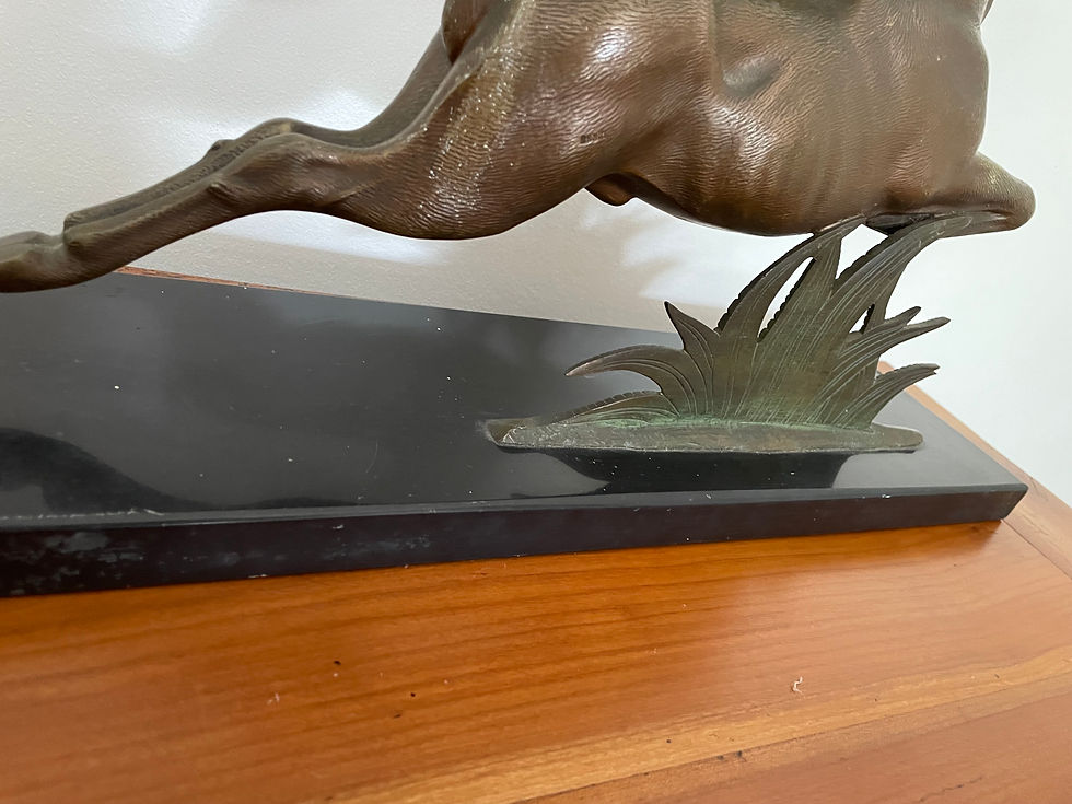 Miniature : Bronze : le cerf par E Guy vers 1940 sur socle en marbre noir