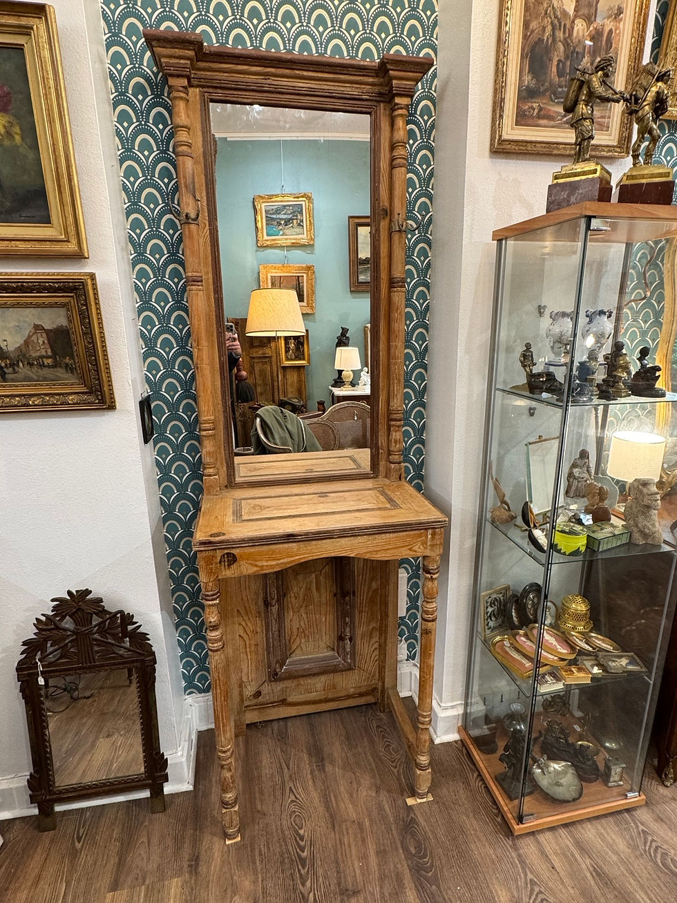 Miniature : Charmant et ancien vestiaire en bois de résineux vers 1900