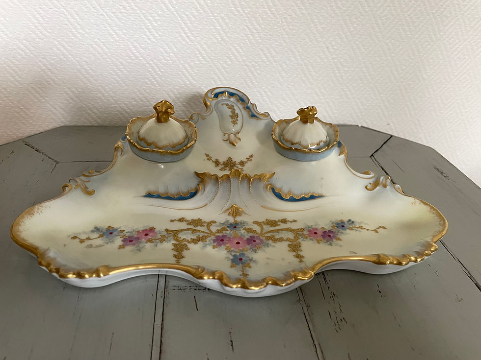Tres joli encrier ancien en porcelaine de Limoges rehaussé d'or fin XIX eme
