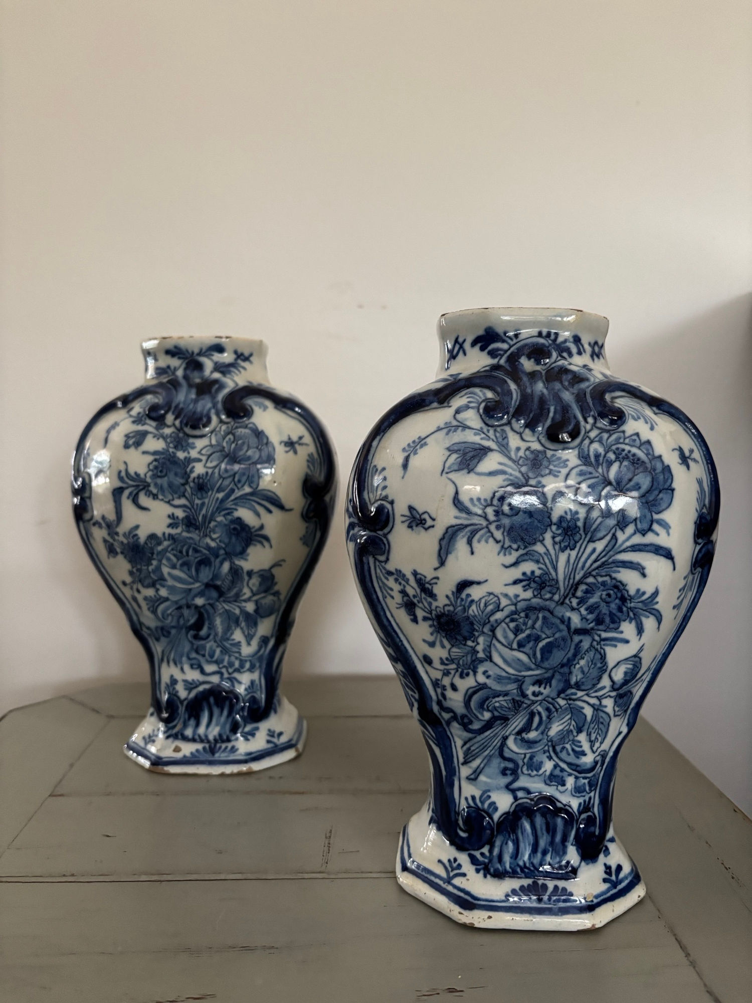 Ancienne paire de vases en faience de Delft fin du XVIII eme siècle