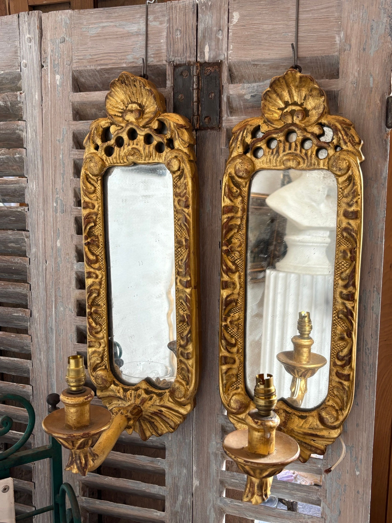 Ancienne paire de miroirs en bois doré et bras de lumière XIX eme