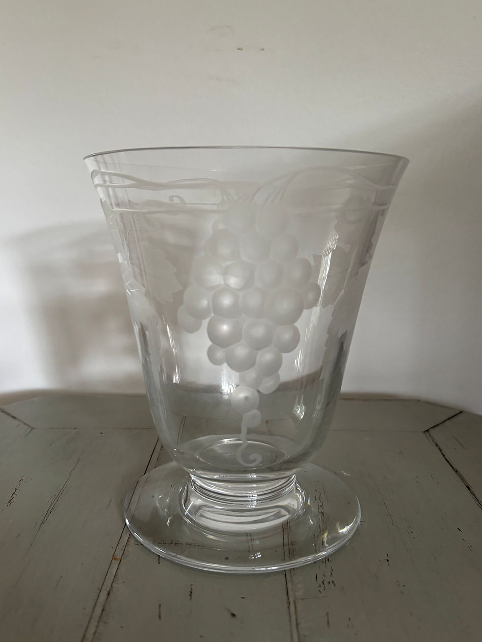 Miniature : Ancien vase en cristal de Baccarat raisin et pampre de vigne milieu XX  Delvaux
