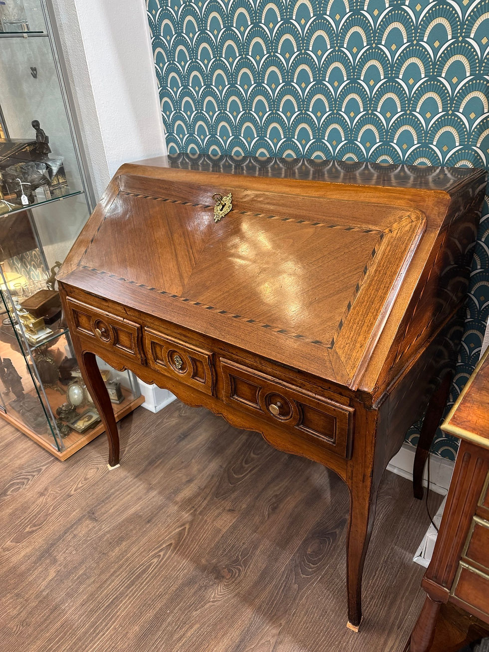 Miniature : Ancien bureau de pente en noyer et marqueterie époque Louis XV XVIII eme