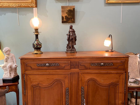 Nouvel arrivé à la boutique : joli buffet 3/4 en merisier, début du XIX eme siècle