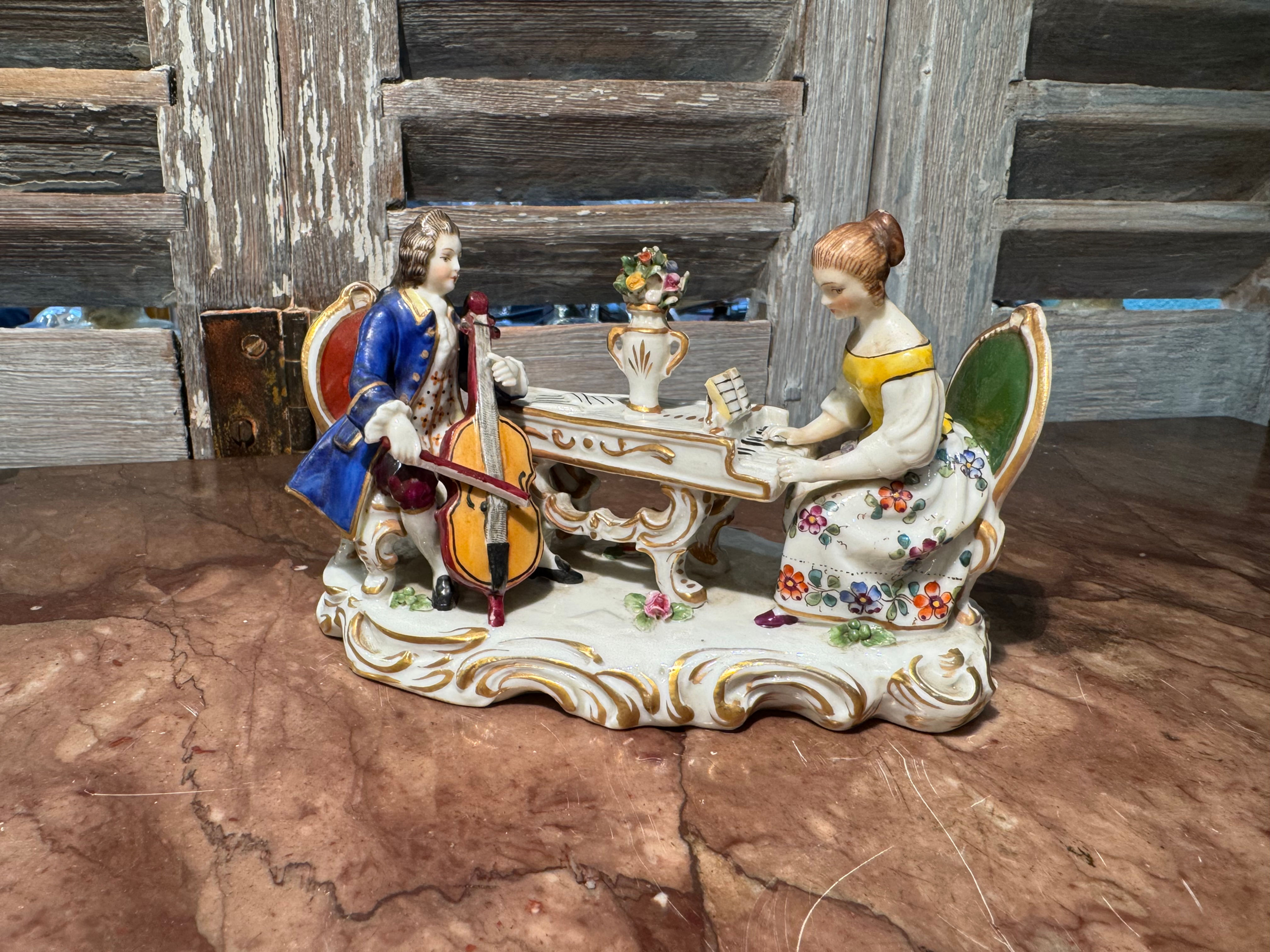 Ancien petit groupe en porcelaine de Capodimonte Naples Italie : l'orchestre