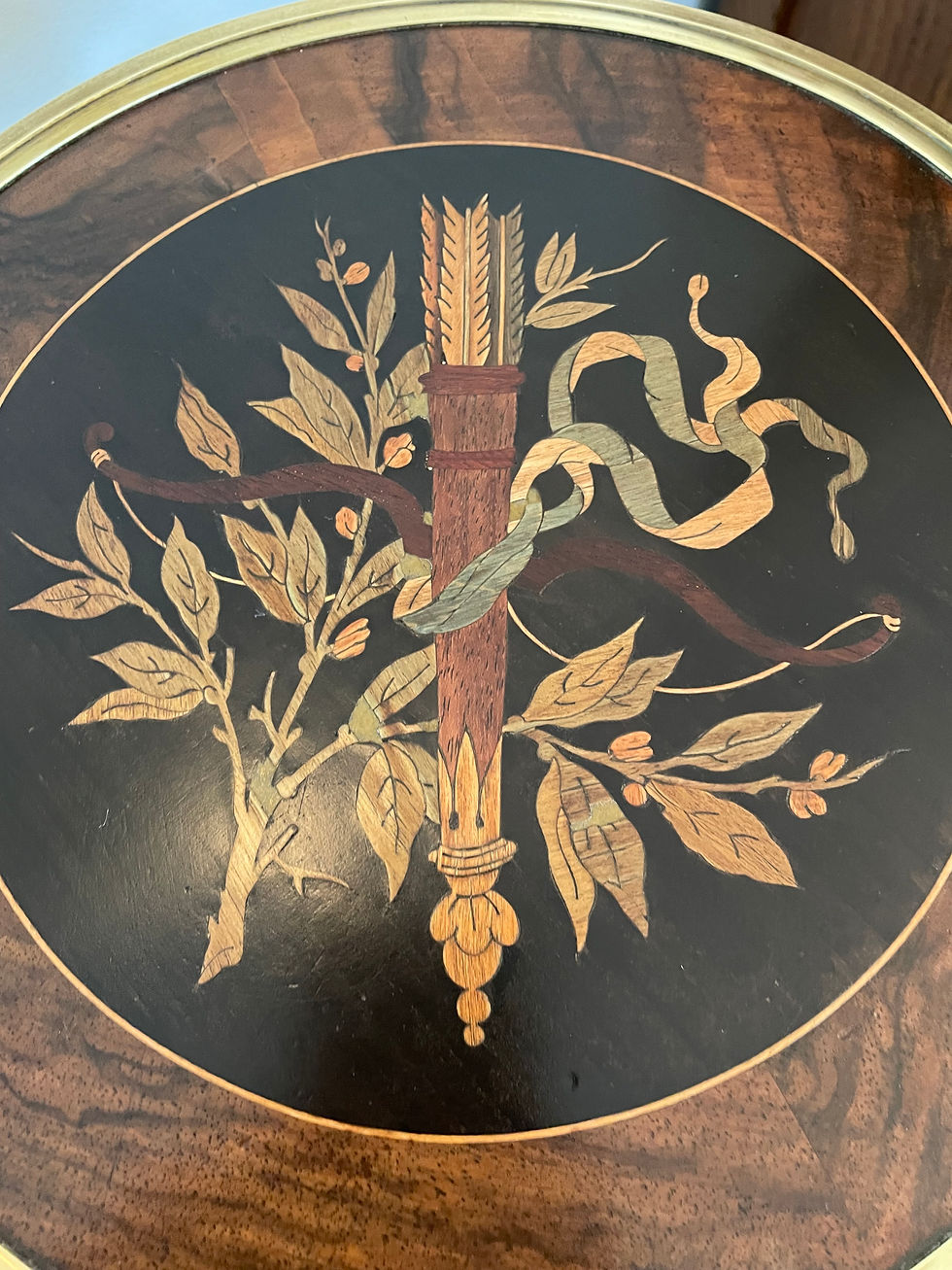 Miniature : Magnifique sellette à 3 étages en marqueterie Retour d'Egypte attribué à Bagues