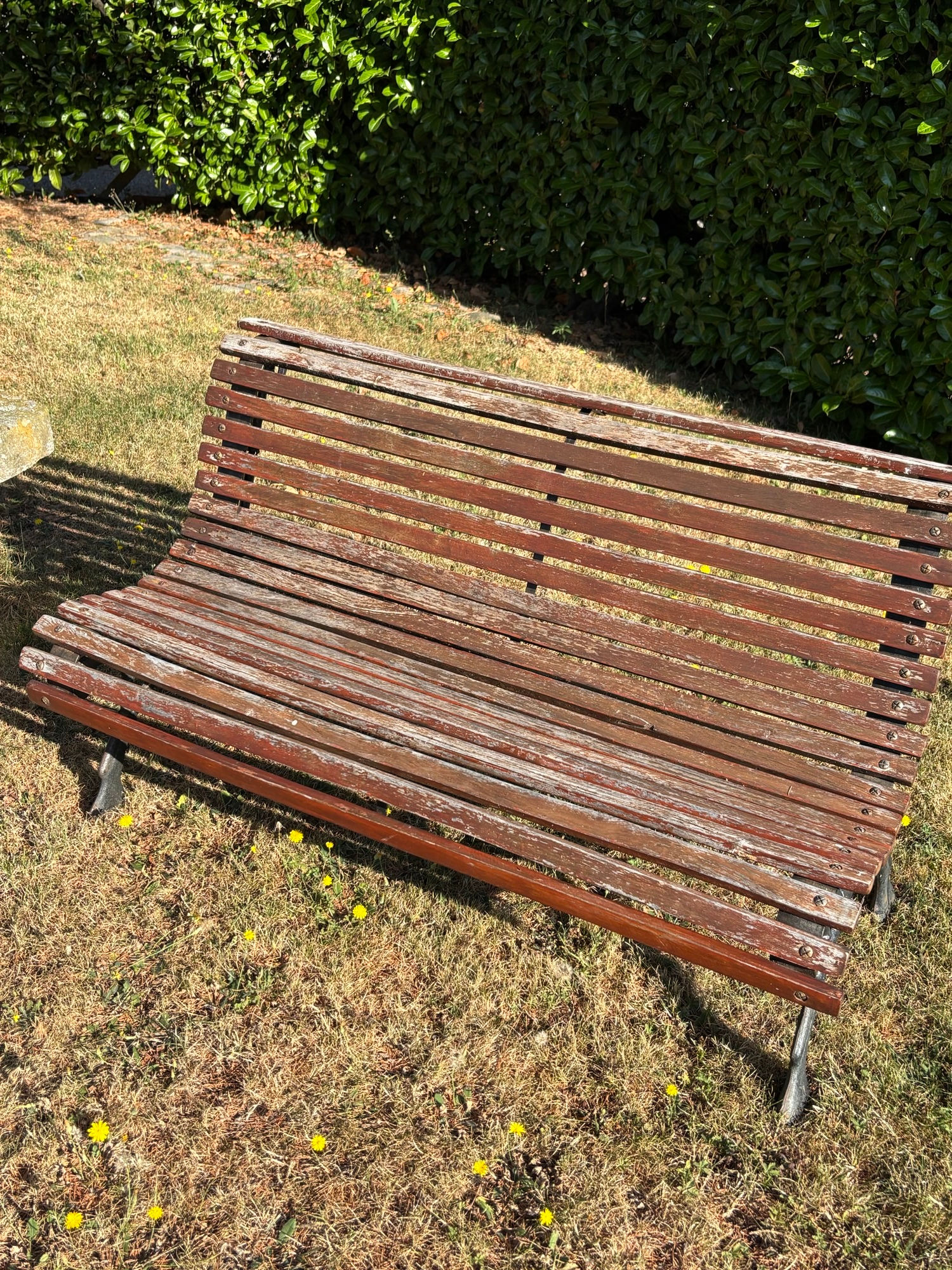 Ancien petit banc de jardin pietement en fonte latte bois fin XIX eme