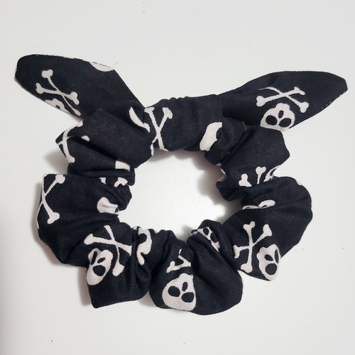 【MEDIA82】 Candy Skull Scrunchie (black) Skull Collection Scrunchies | TheMWGirlsCollective