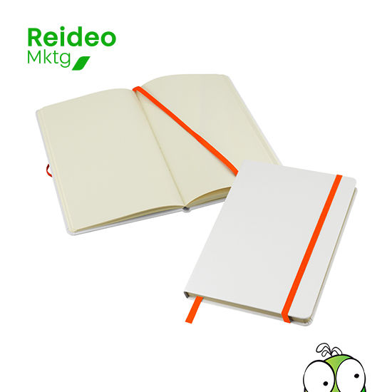 Cuaderno modelo "Whiteskine" tamaño A5, con cubierta de cartón piedra forrada en PU simil cuero blanco de 1.5mm de espesor.